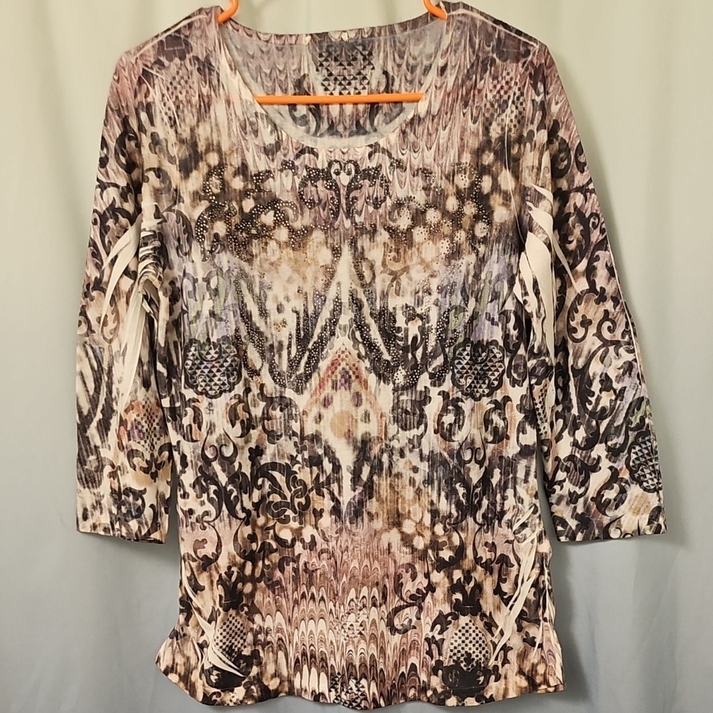 Patterned Multicolor ¾ Sleeve Light Stones On Chest Top Sz Mediuim
